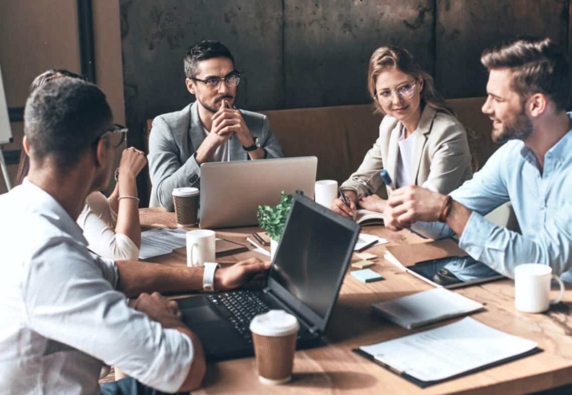 Aplicativo de agendamento com calendário e lista de compromissos